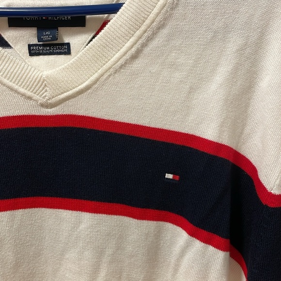 Tommy Hilfiger White Striped V-Neck Sweater size: L - Picture 2 of 5